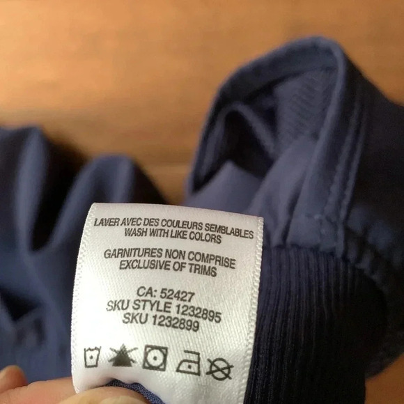 Navy  active capris 1X - Picture 6 of 8